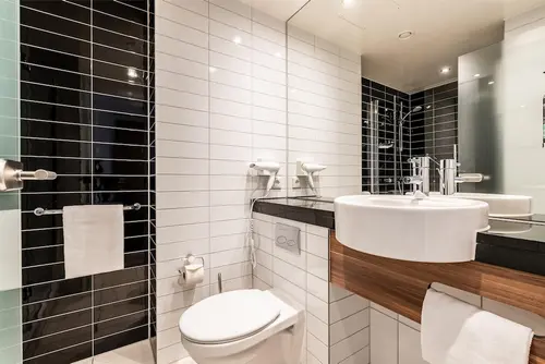 Premier Inn Heidelberg City Centre, Bathroom
