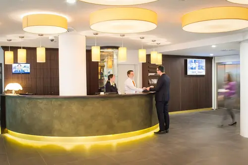 Stadthotel am Römerturm, Reception