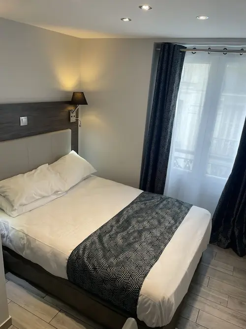 Mary's Hotel République, Room