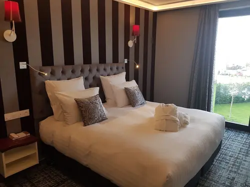 Hotel Dali Val d'Europe, Tapestry Collection by Hilton, Room