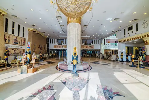 Regency Pyramids, Lobby