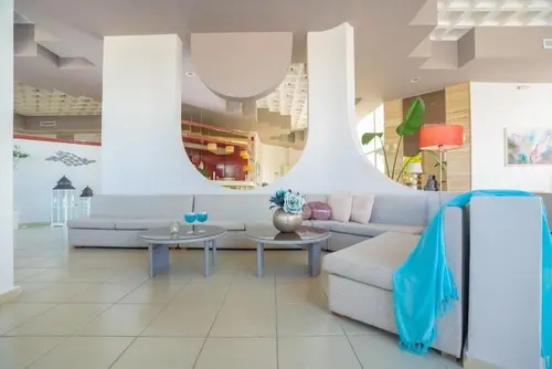Happy Days Hotel, Lobby sitting area