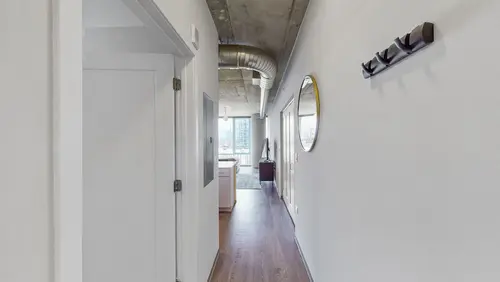 Placemakr Premier SoBro, Room