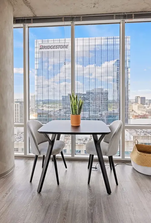 Placemakr Premier SoBro, Room