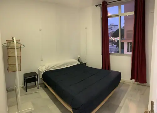Sunny Room, Room