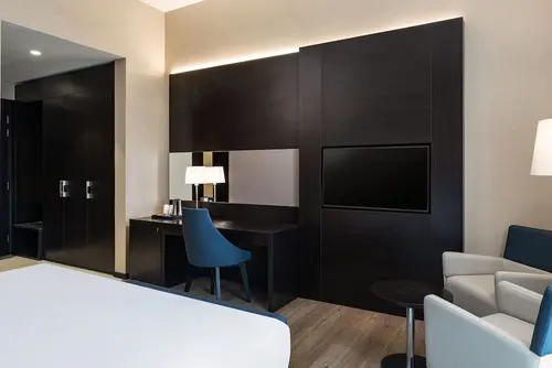 Four Points by Sheraton Production City, Dubai, Room