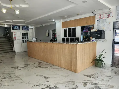 Hotel Vía España, Reception