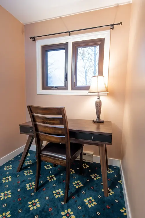 Painter's Lodge, Room