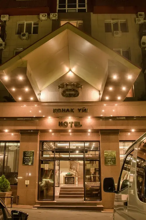 Uyut Hotel, Interior entrance