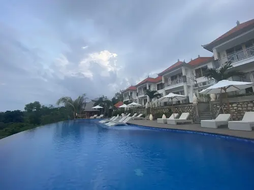 The Kama, Pool