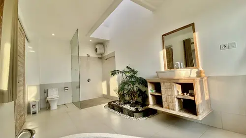 The Kama, Bathroom