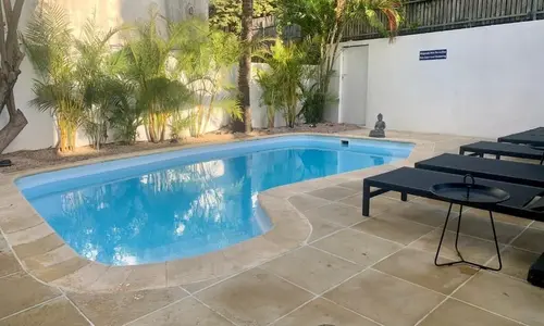 Sous le Badamier, Pool