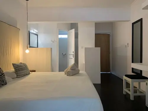 Sous le Badamier, Room