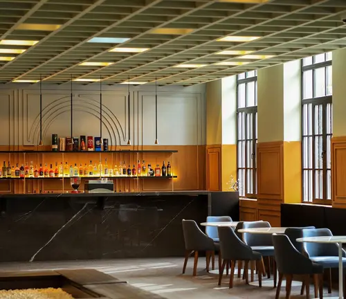 Pine Astoria Hotel, Restaurant