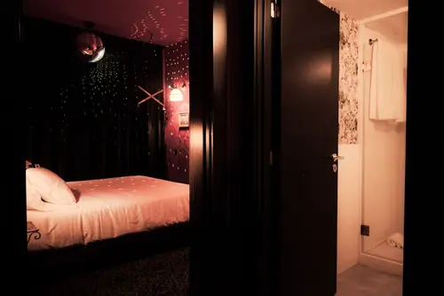 Pensão Amor Madam’s Lodge, Room