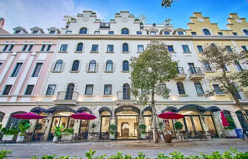 The Yen Residences Halong, Front of property