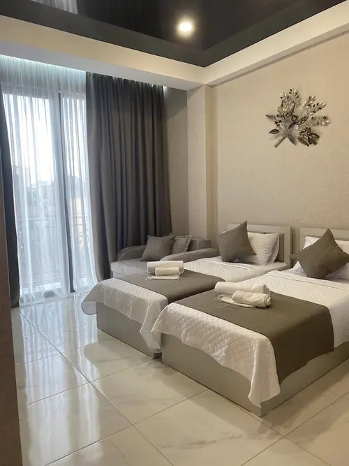 Mimino T&G, Primary image