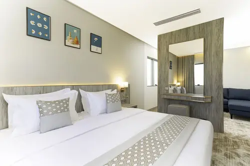 The Seasons Hotel, Room