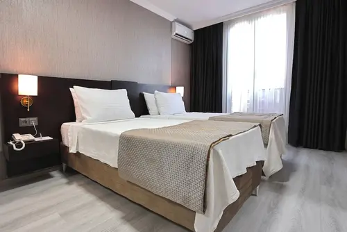 Mays Royal Hotel, Room