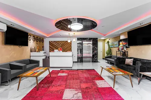 Mays Royal Hotel, Reception