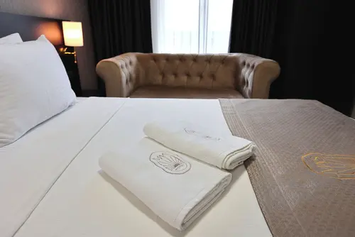 Mays Royal Hotel, Room