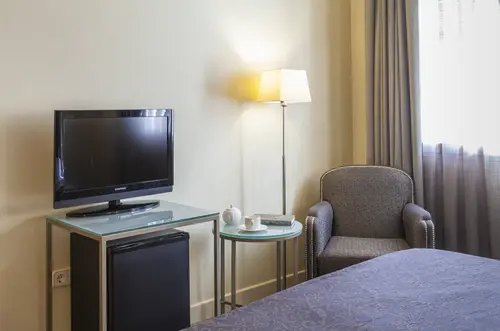 Macia Alfaros, Room