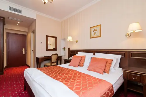 Tradition, Room