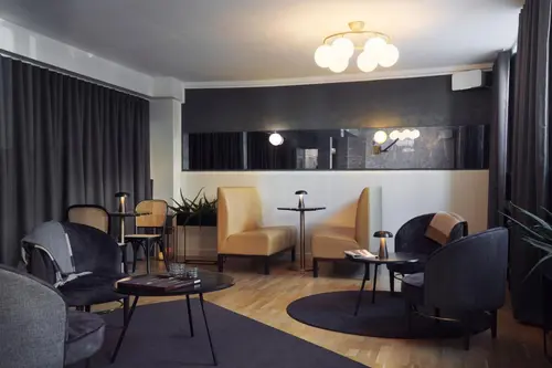 Sct Thomas, Lobby