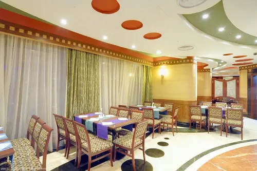 Leader Al Muna Kareem Hotel, Restaurant