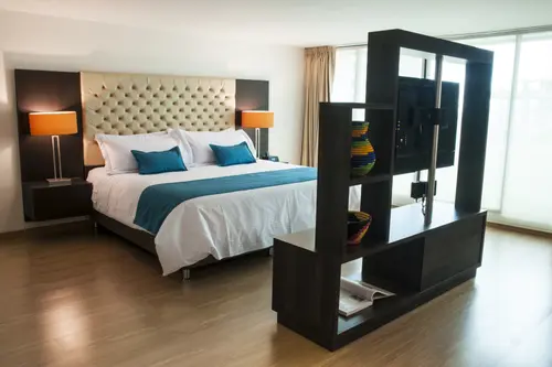 Grand Park, Room