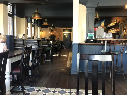 Publove The Steam Engine, Restaurant