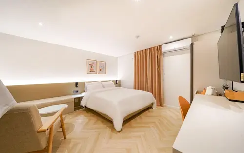 Yam YeonSan, Room
