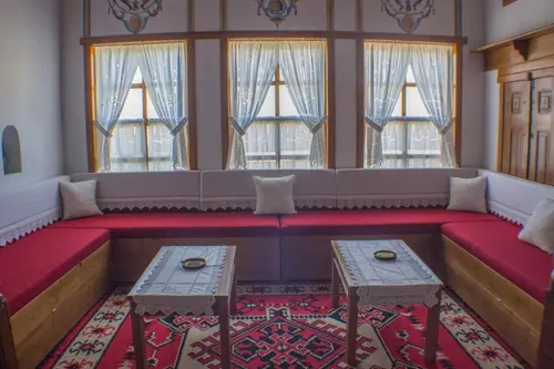 Old Bazaar, Lobby