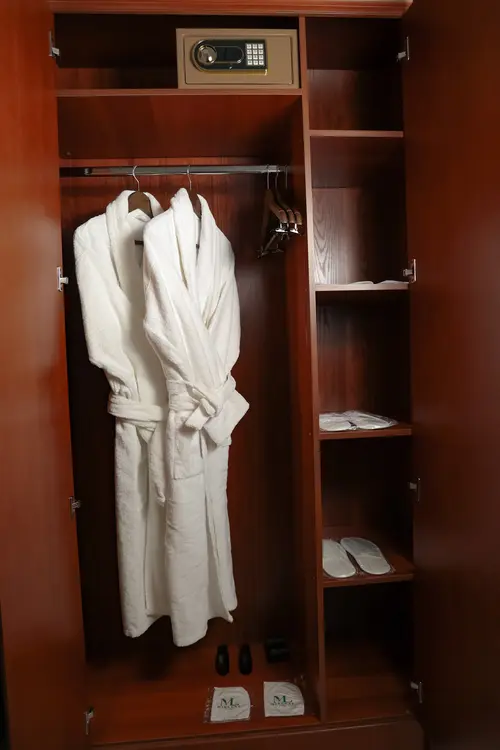 Mir Luxe Plaza, Room