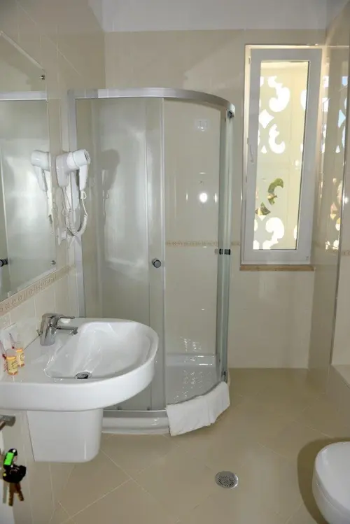 Grand White City Hotel, 