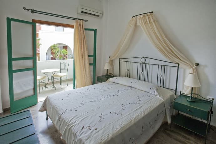 Mary Studios and Apartments, 