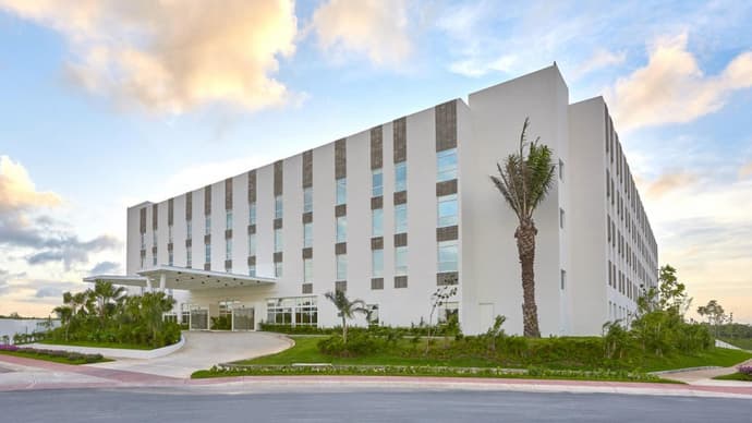 City Express Suites by Marriott Cancun Aeropuerto Riviera, 