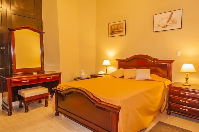 HOTEL E LA AVELLANEDA, 