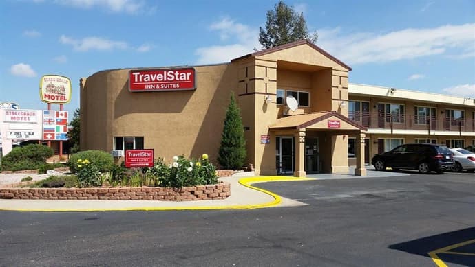Travelstar Inn & Suites, 