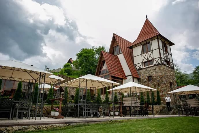 Hotel Alpine Castle, 