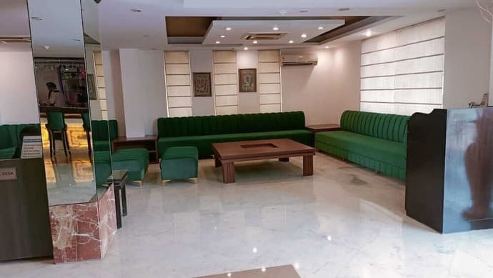 Surasena Regalvista, 