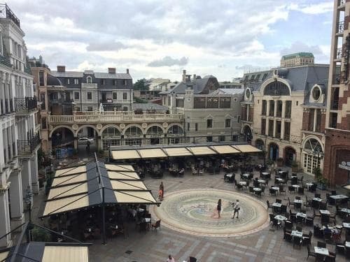 Piazza Four Colours, 