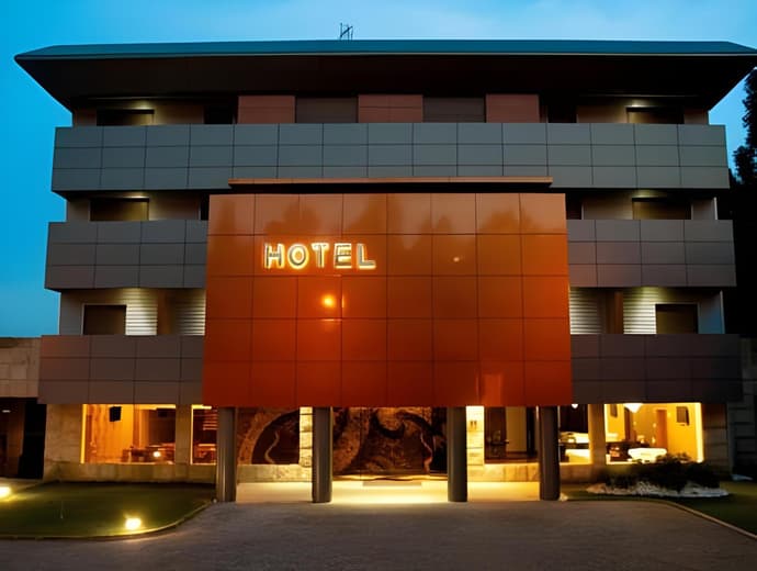 PAREDES DESIGN HOTEL, 