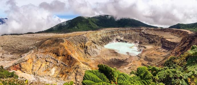 Costa Rica Volcanes, Montañas y Playa