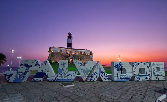 Salvador y Sus Encantos