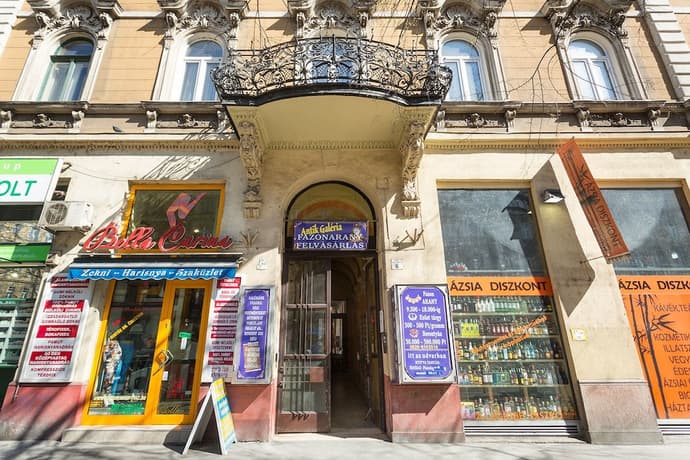 Green Dream Apartment, 