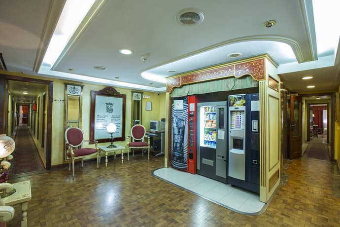 Reyes Católicos Hotel Residencia, HOTEL