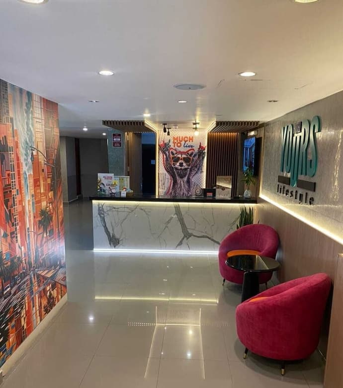 Hotel America, GENERAL