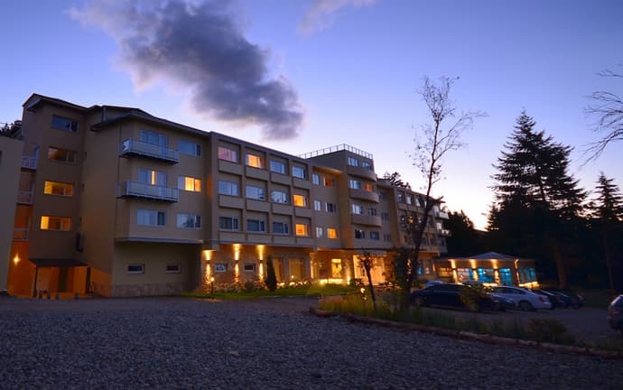 Huinid Pioneros Hotel, Featured Image