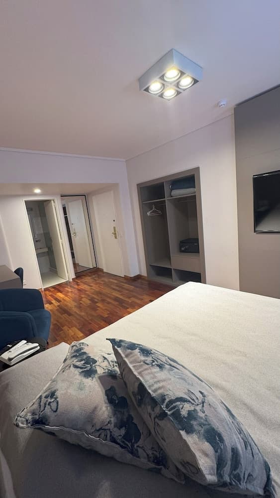 Tritone Hotel, Primary image